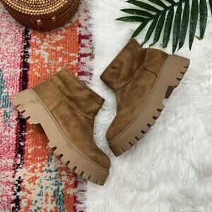 DV by Dolce Vita Chunky Lug Sole Platform Lonny Ankle Boots Booties 9 Granola